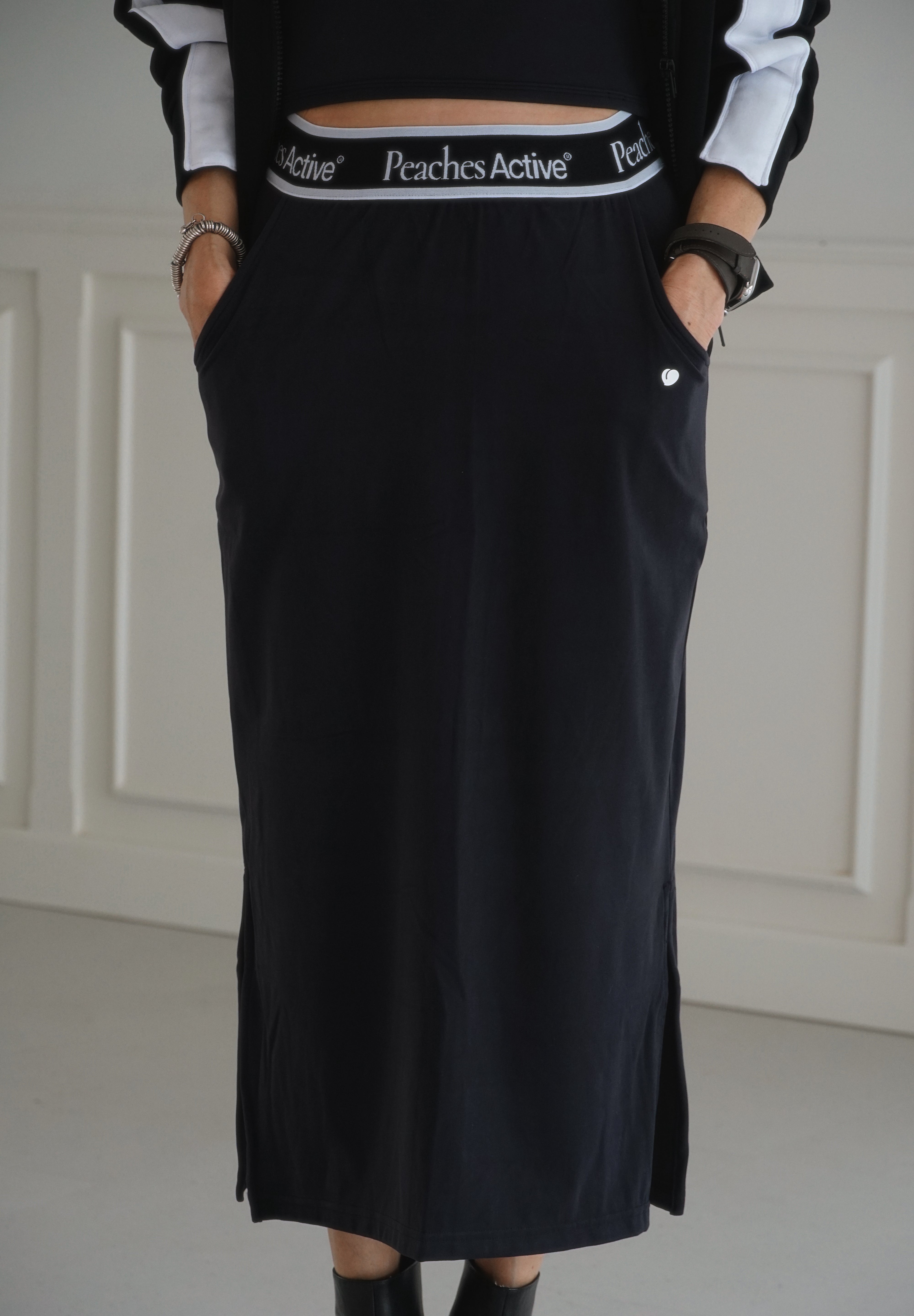 Flyaway Flow Skirt – Black Edition